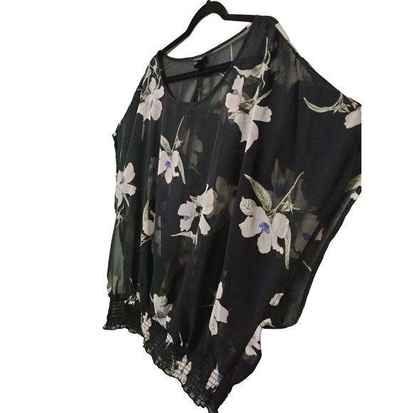TORRID SHEER FLORAL PRINT BATWING SLEEVE SHIRRED HEM TOP SIZE 2 (2X 18/20) - Picture 3 of 7